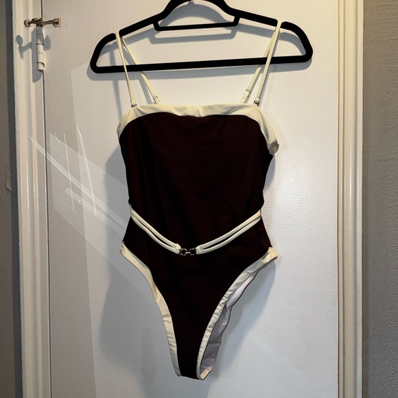 Commense Contrast Trim Metal Detail Spaghetti Strap One-Piece Swimsuit NWT - Picture 5 of 8